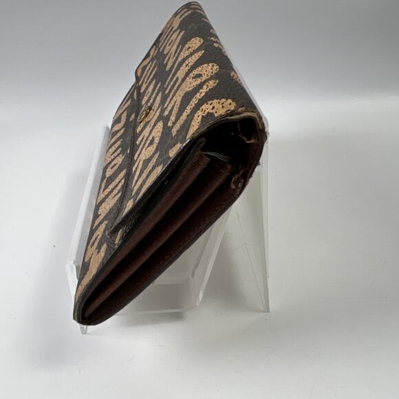 LOUIS VUITTON Monogram Graffiti Long Wallet - Picture 2 of 10